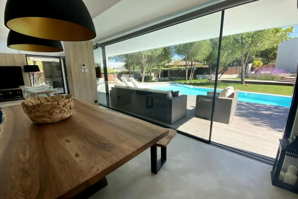 Puertas en aluminio, confort todo el año