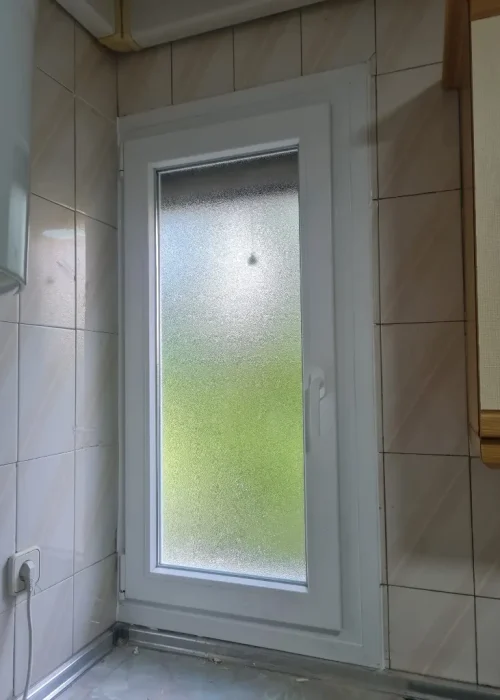 Instalación de ventana de PVC en vivienda