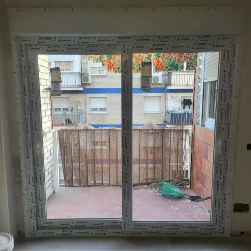 Diseño moderno, aislamiento y durabilidad