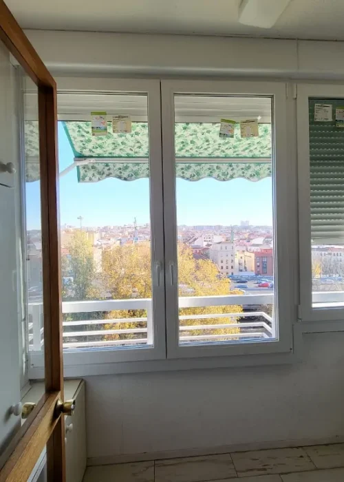 Ventana de PVC abatible con cierre hermético